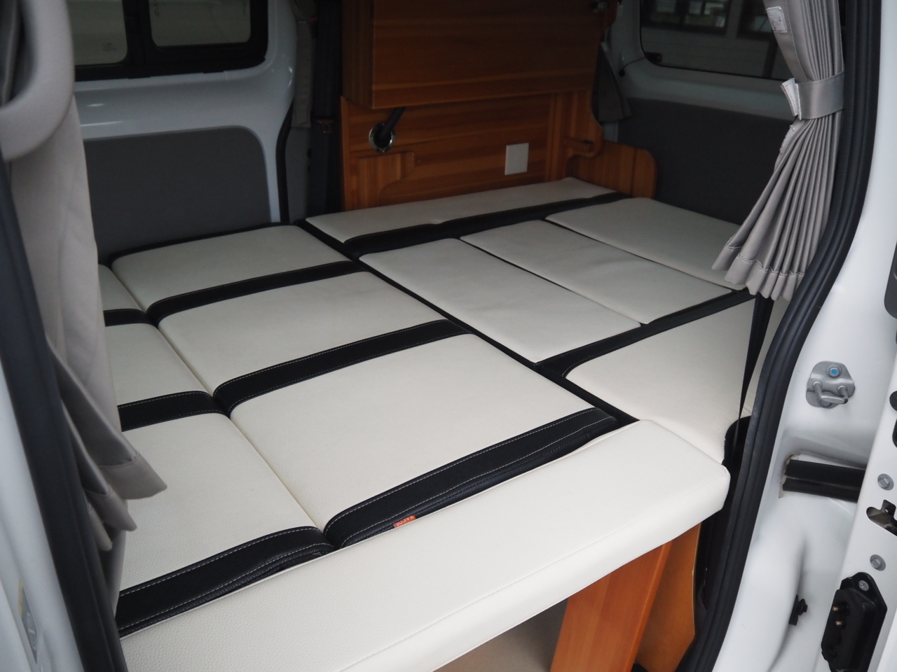 キャンピングカーバンコン