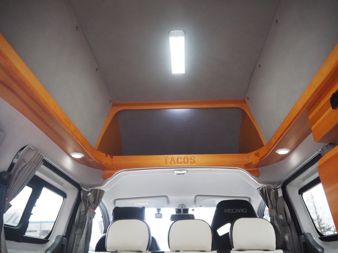 キャンピングカーバンコン