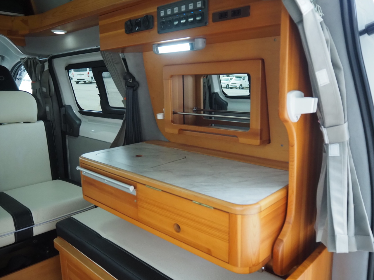 キャンピングカーバンコン