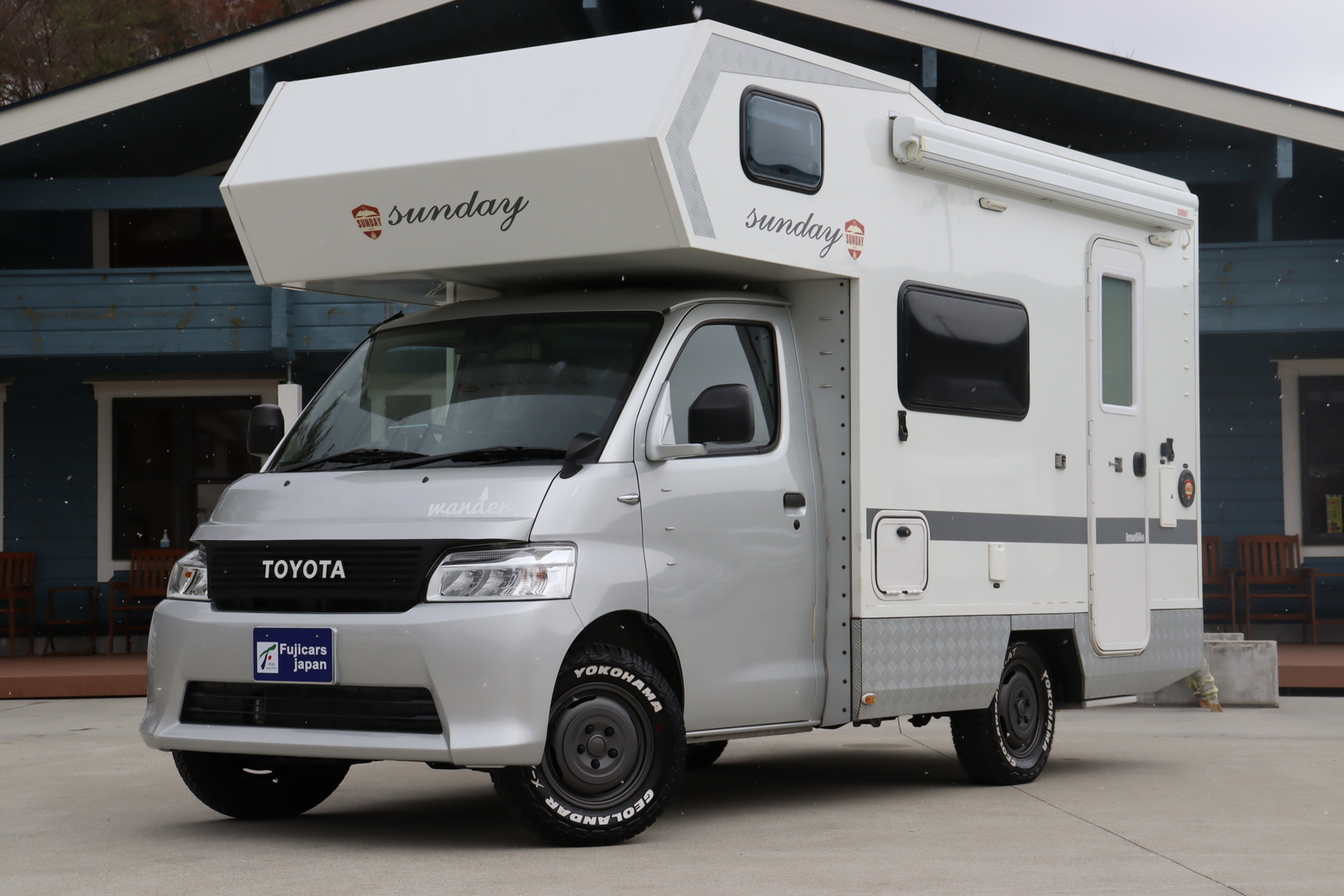 キャンピングカーキャブコン