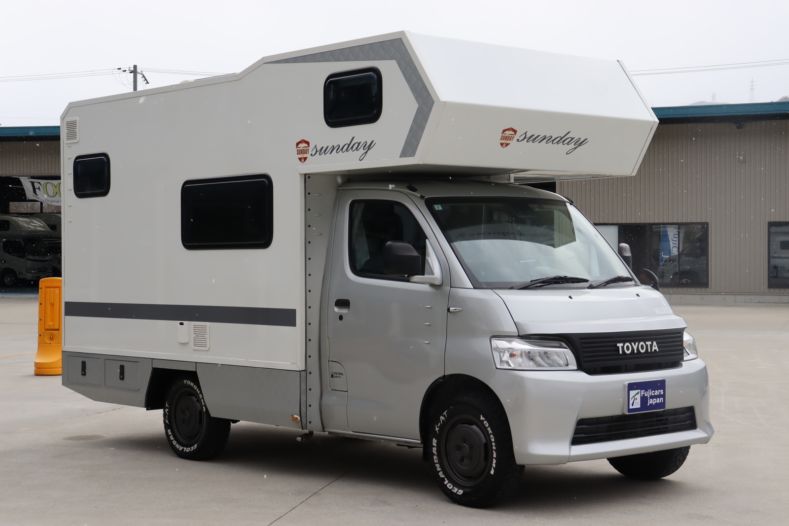 キャンピングカーキャブコン