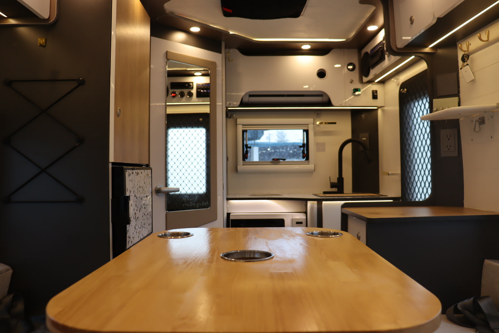 キャンピングカーキャブコン