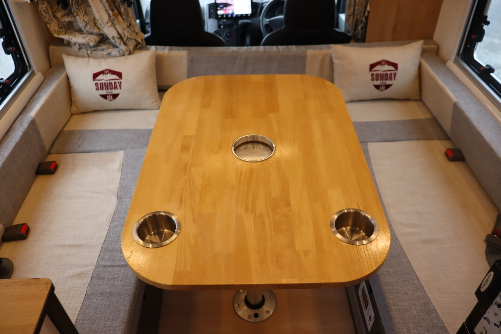 キャンピングカーキャブコン