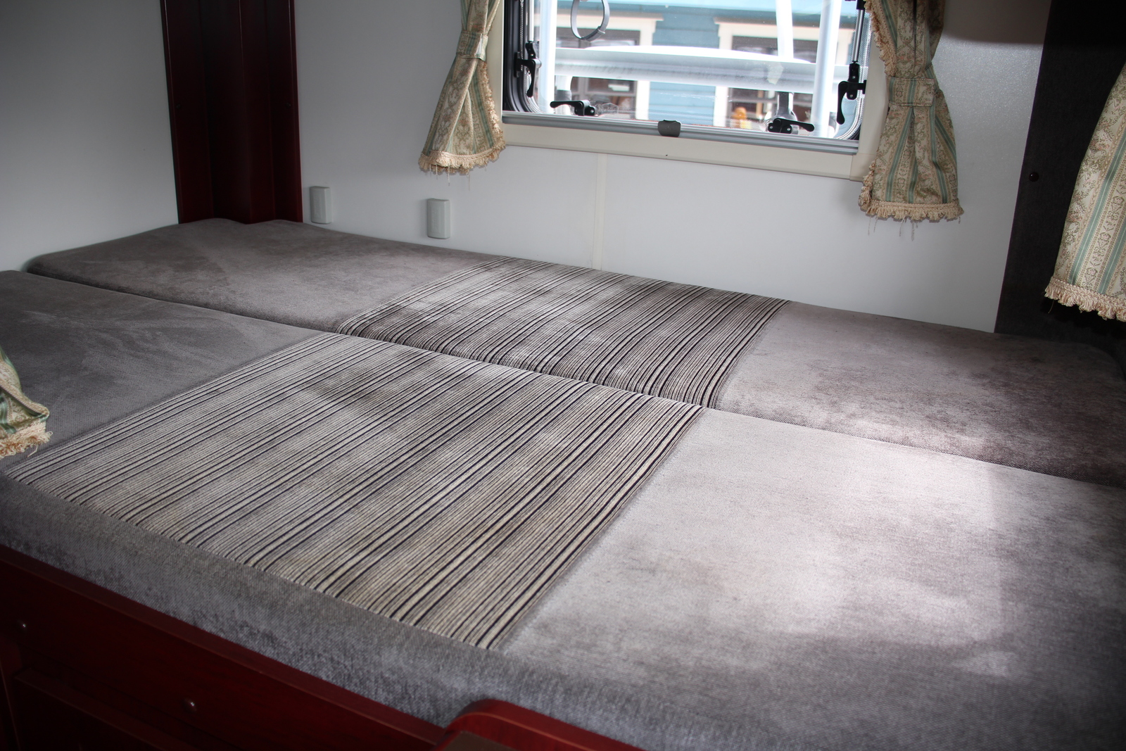 キャンピングカーキャブコン