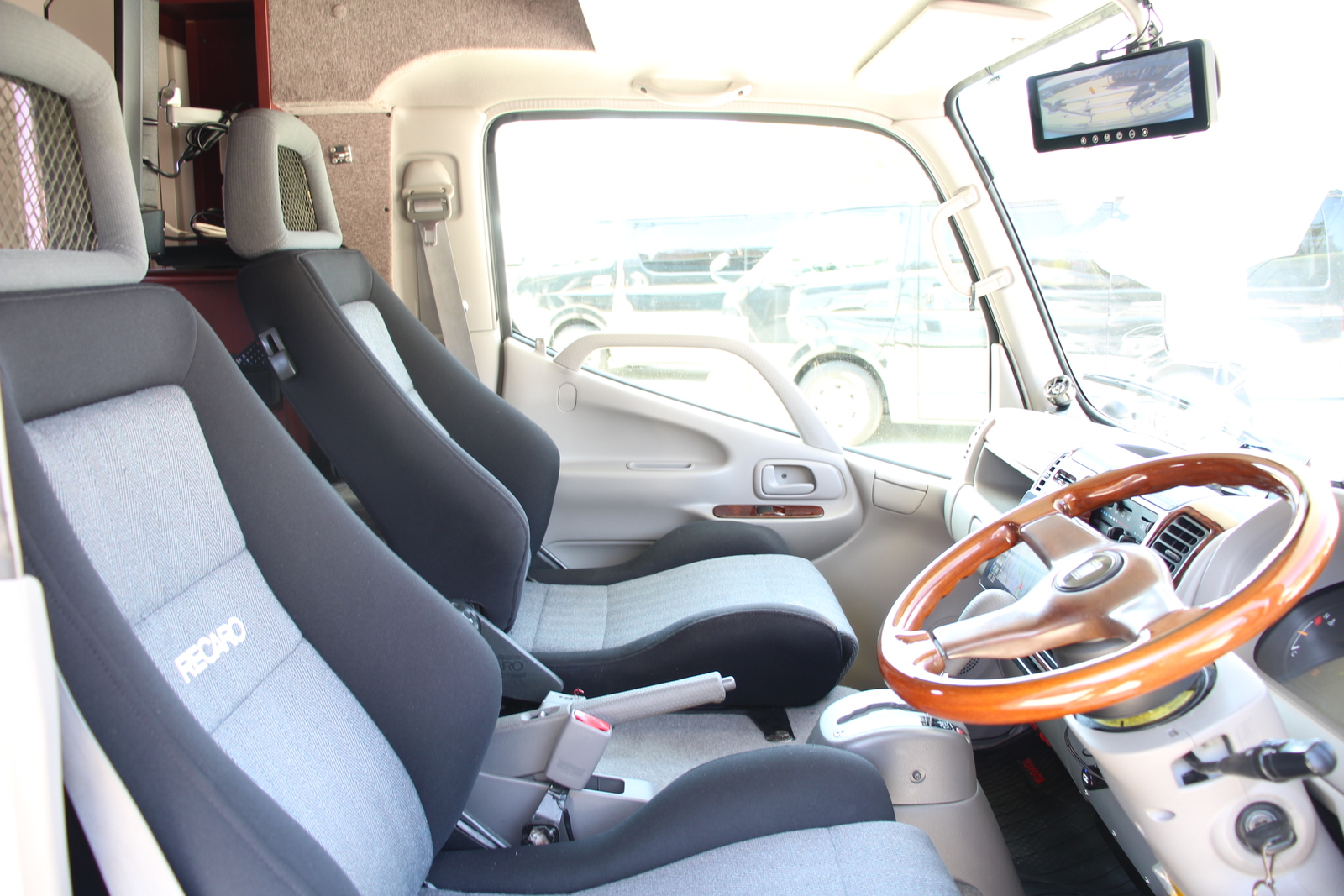 キャンピングカーキャブコン