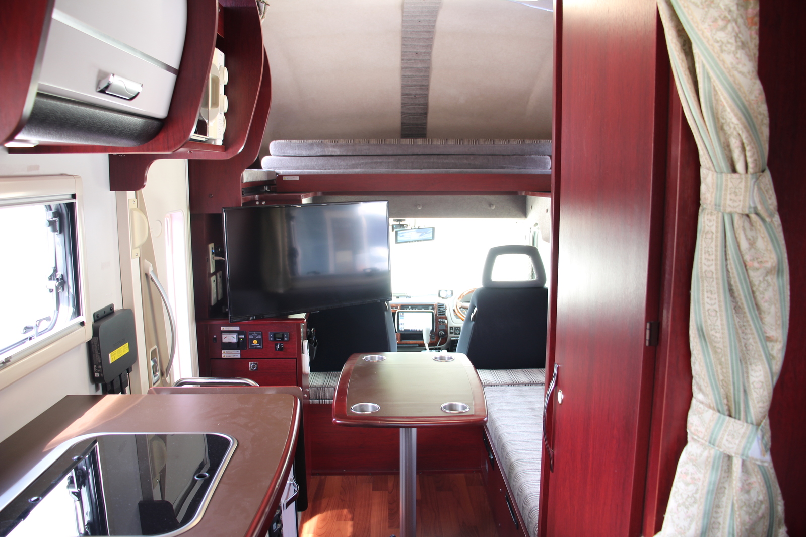 キャンピングカーキャブコン