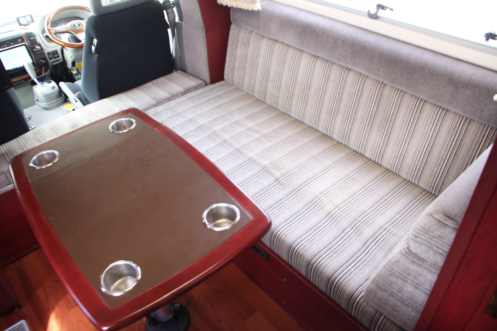 キャンピングカーキャブコン