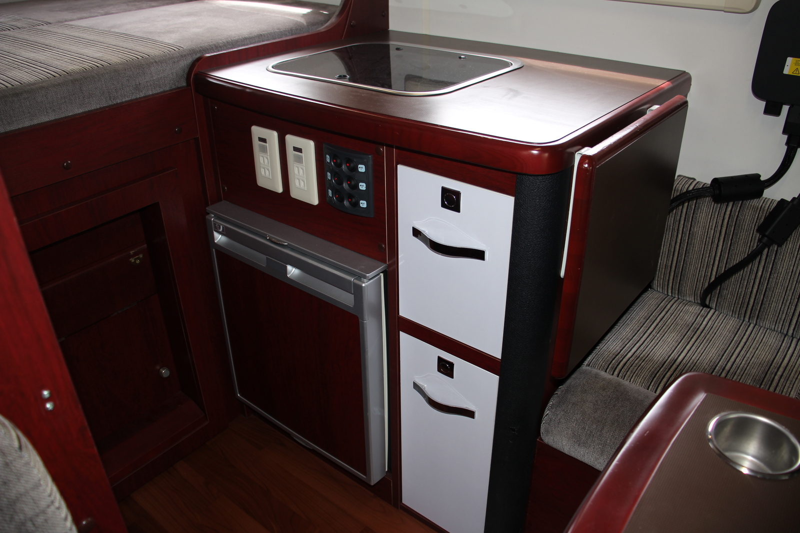 キャンピングカーキャブコン