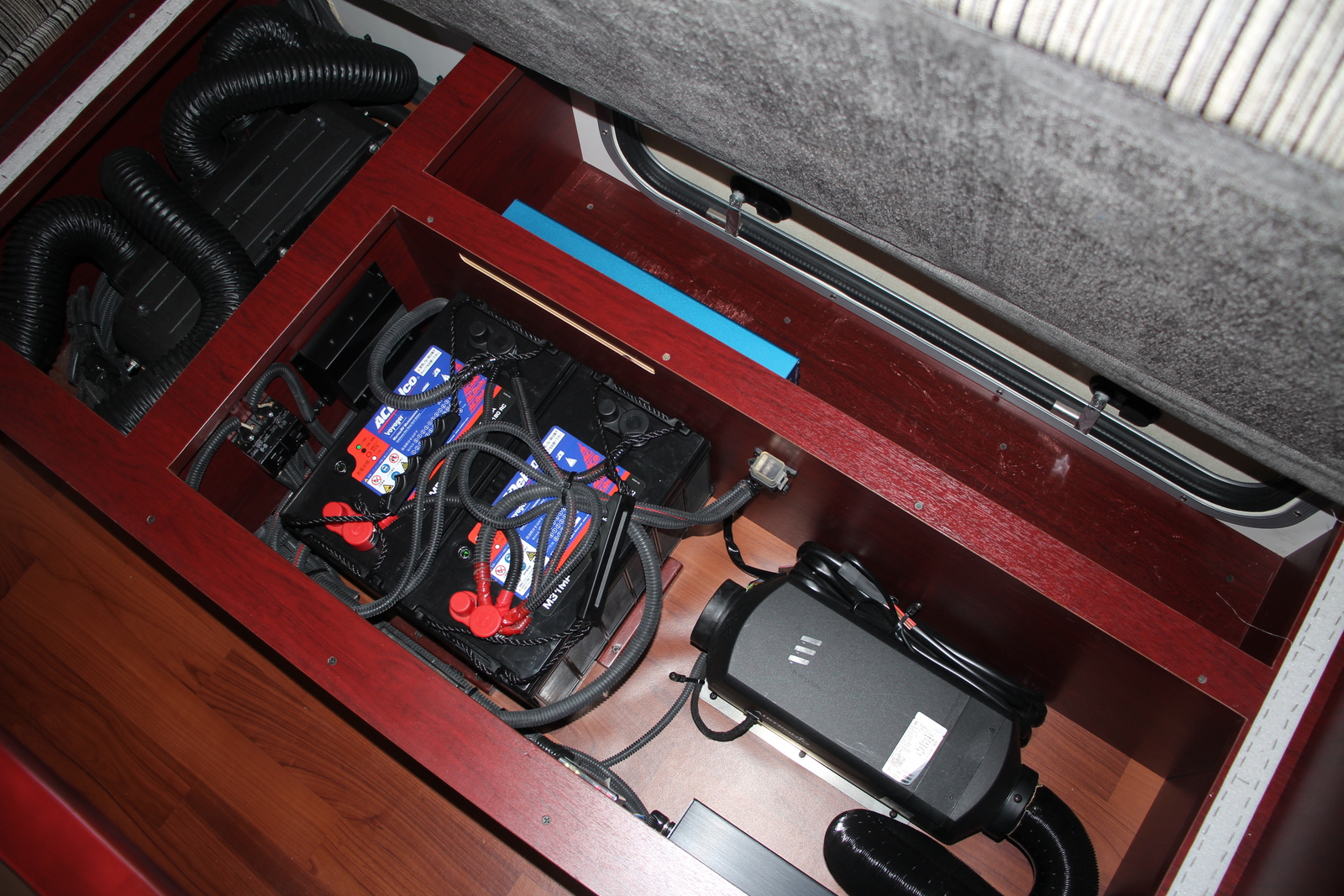 キャンピングカーキャブコン