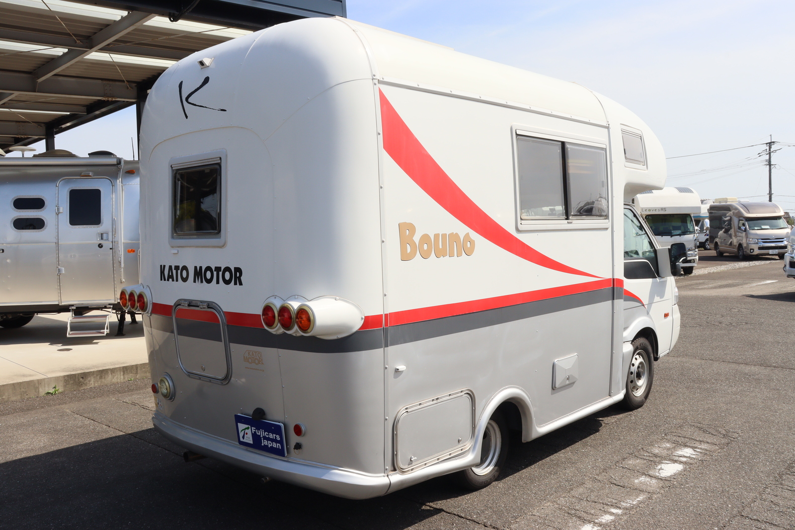 キャンピングカーキャブコン