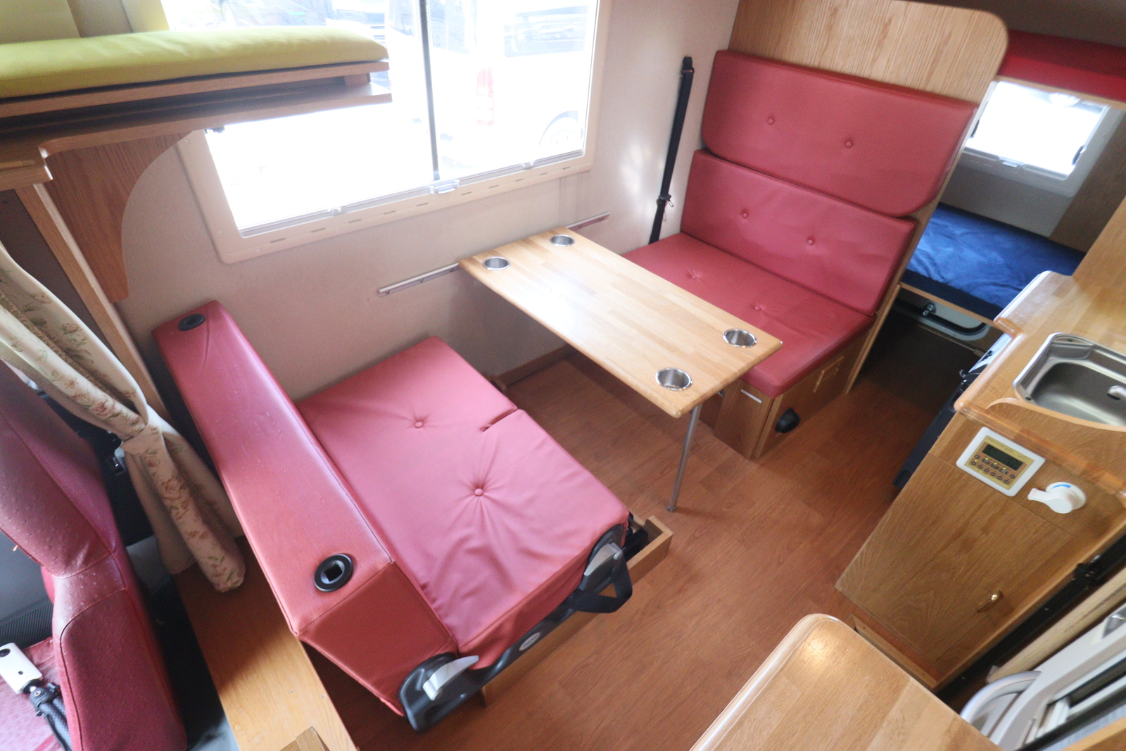 キャンピングカーキャブコン