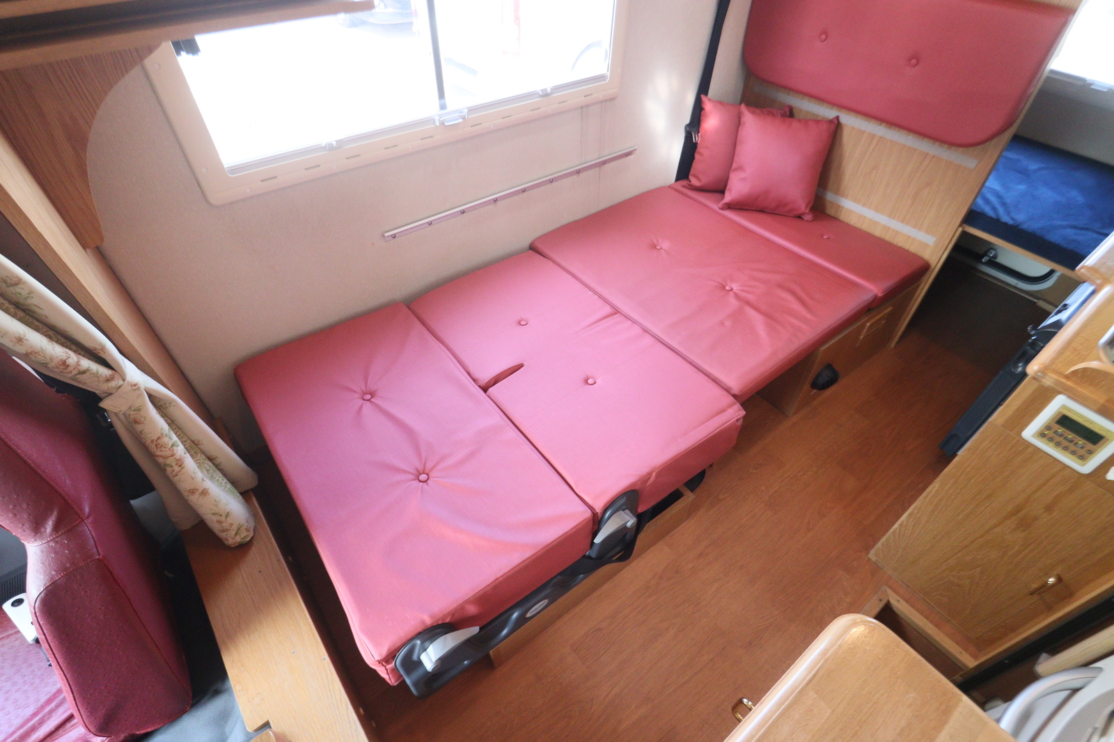 キャンピングカーキャブコン