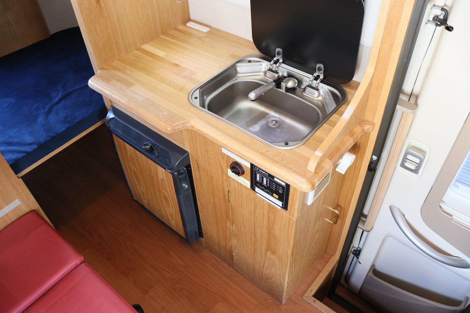 キャンピングカーキャブコン