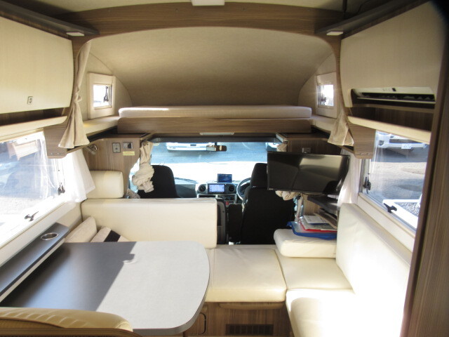 キャンピングカーキャブコン