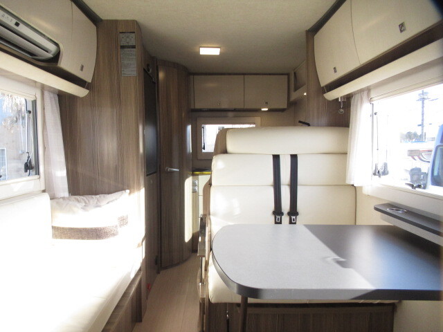 キャンピングカーキャブコン