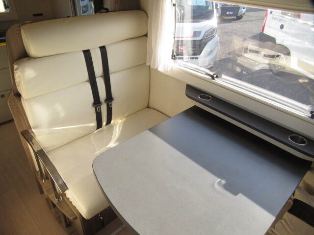 キャンピングカーキャブコン