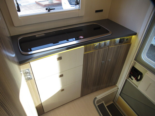 キャンピングカーキャブコン