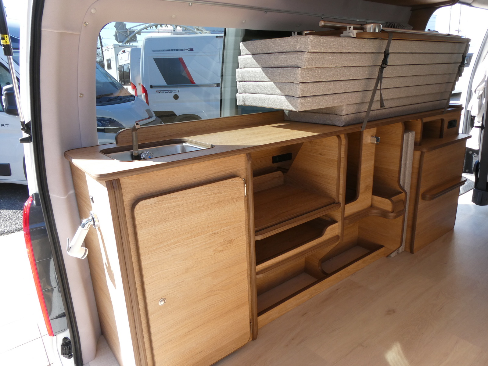 キャンピングカーバンコン