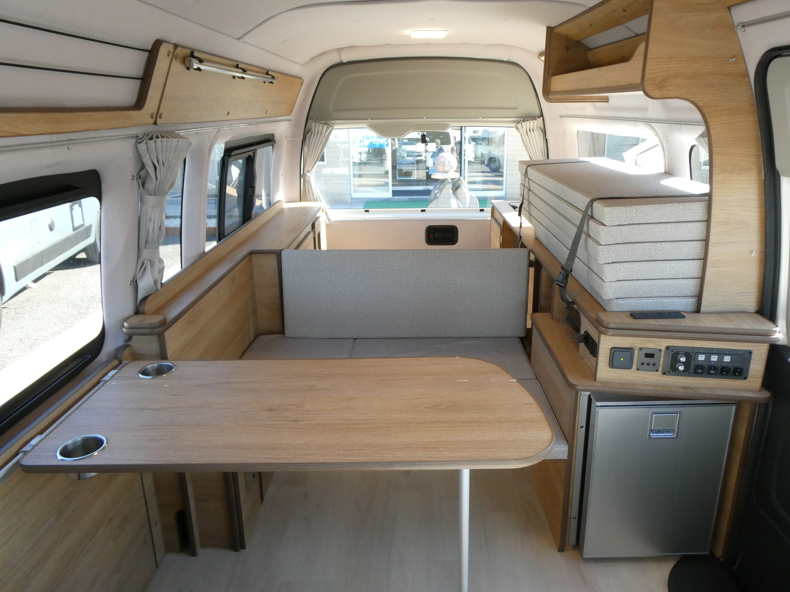 キャンピングカーバンコン