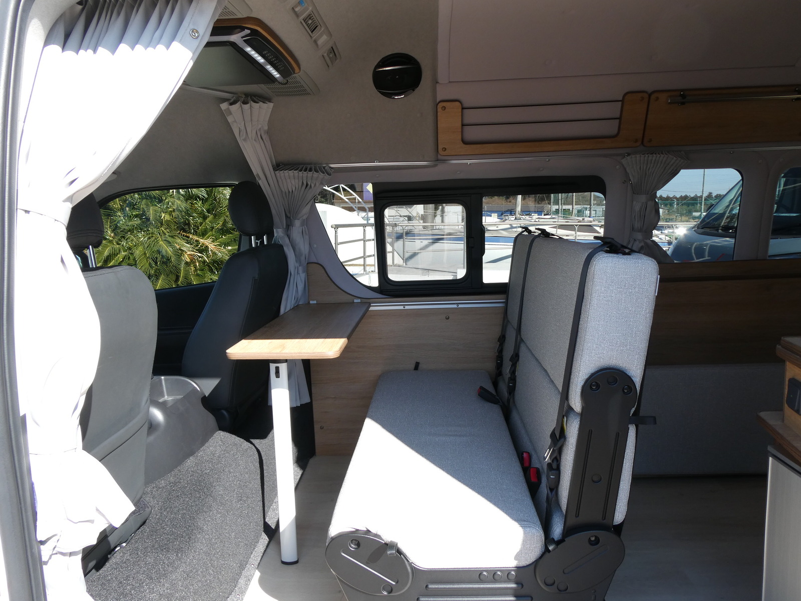 キャンピングカーバンコン