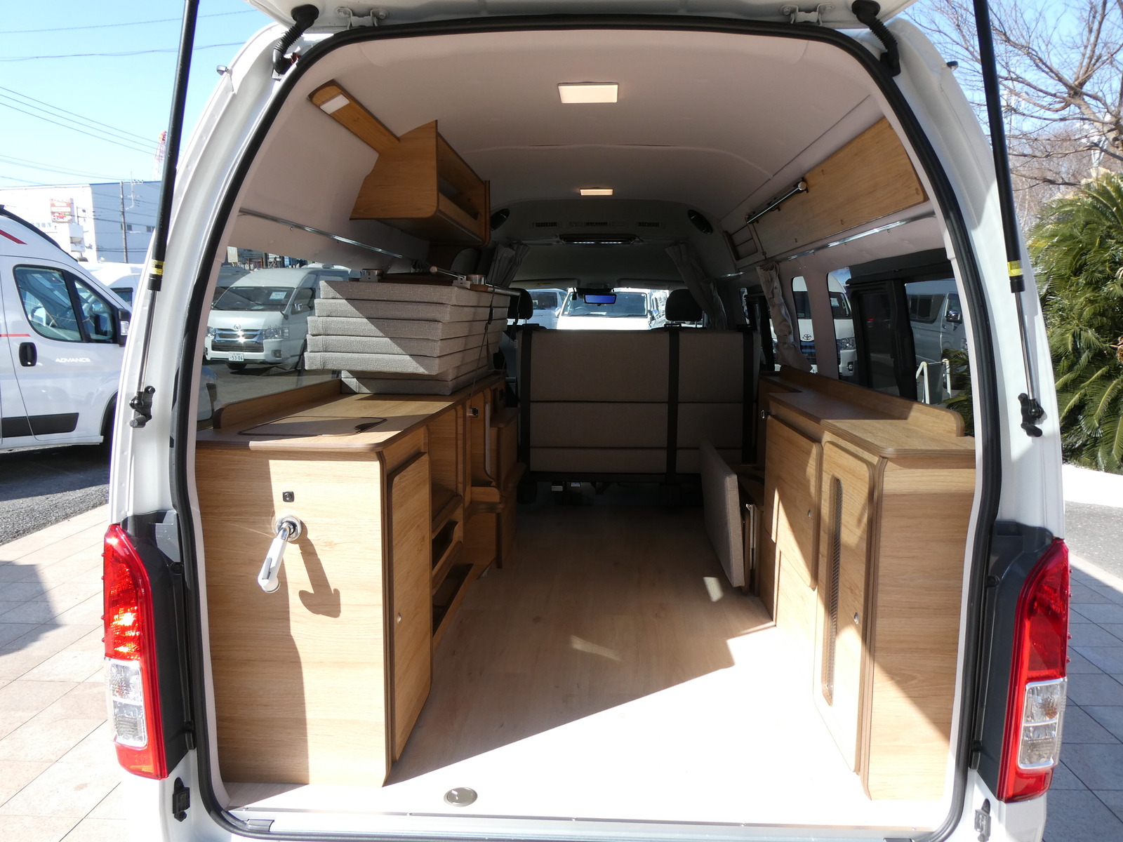 キャンピングカーバンコン