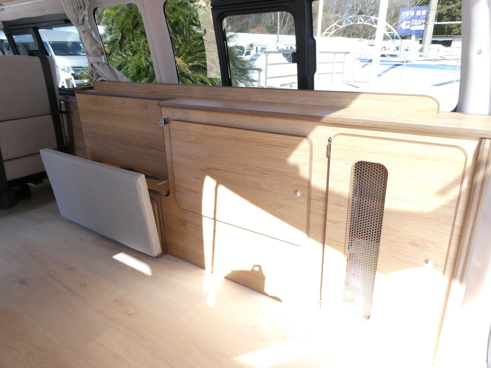 キャンピングカーバンコン