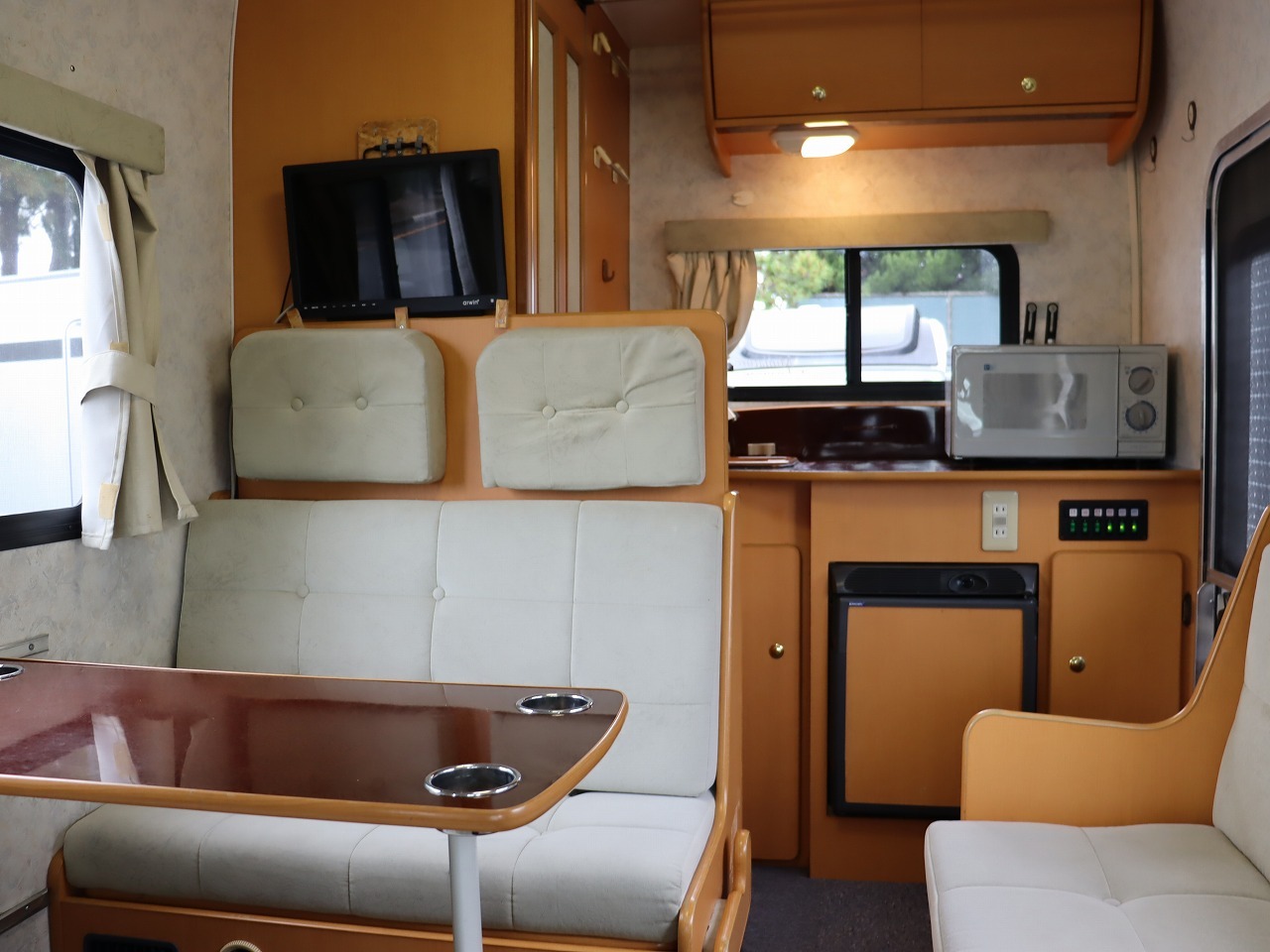 キャンピングカーキャブコン