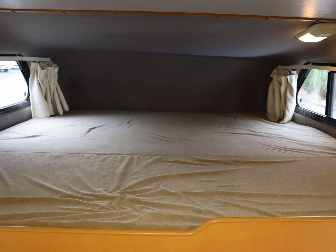 キャンピングカーキャブコン