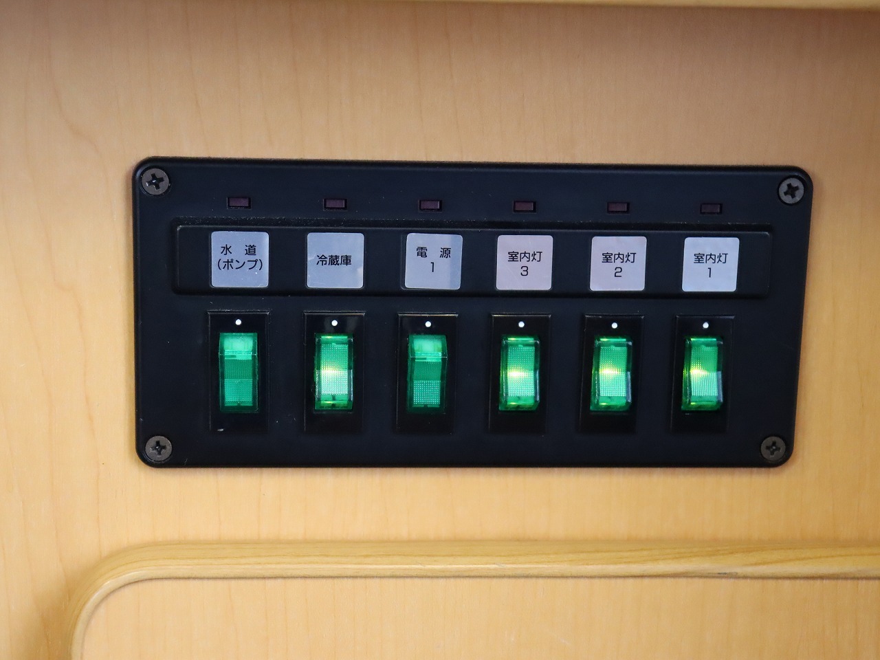 キャンピングカーキャブコン