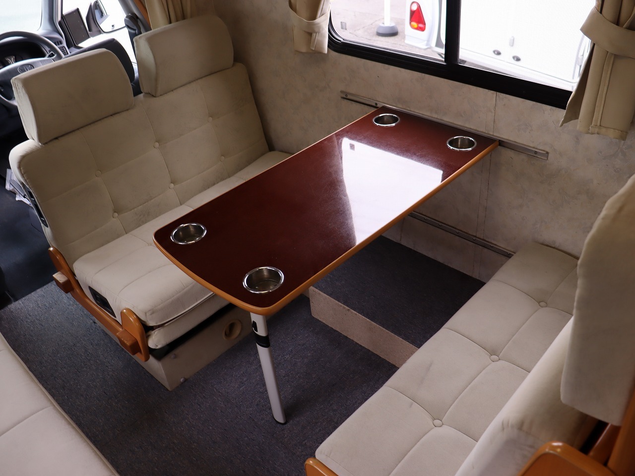 キャンピングカーキャブコン