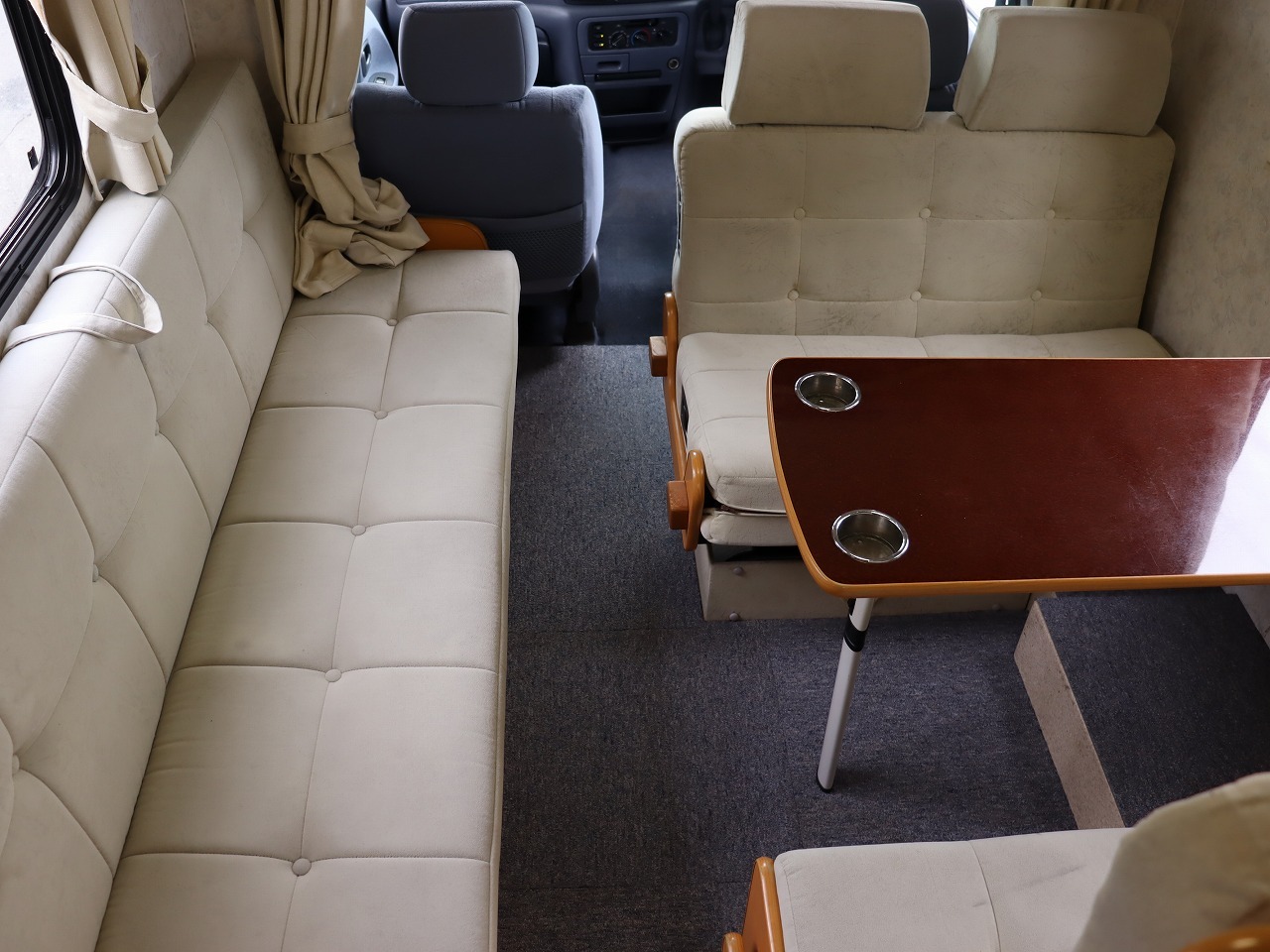 キャンピングカーキャブコン