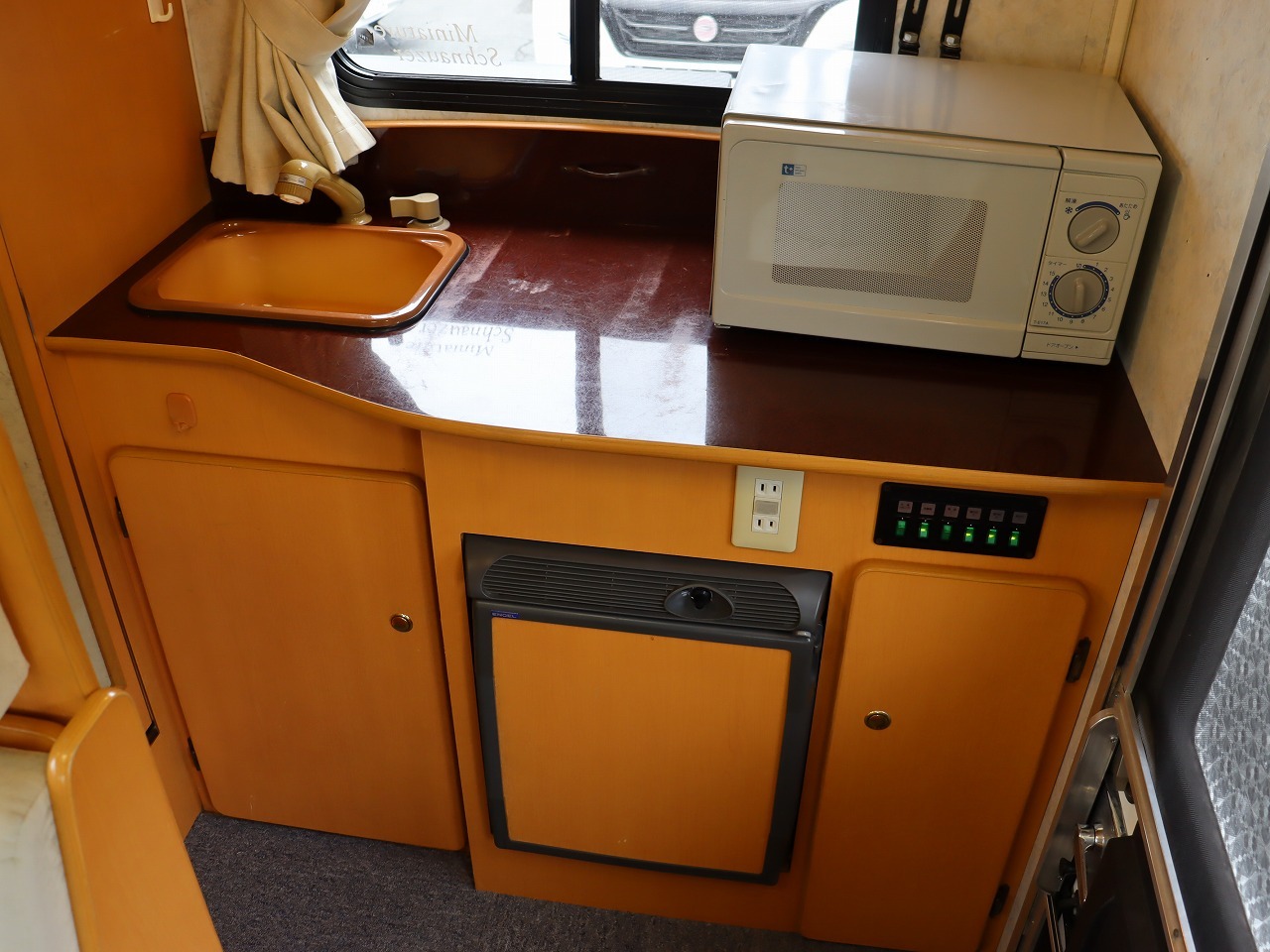 キャンピングカーキャブコン