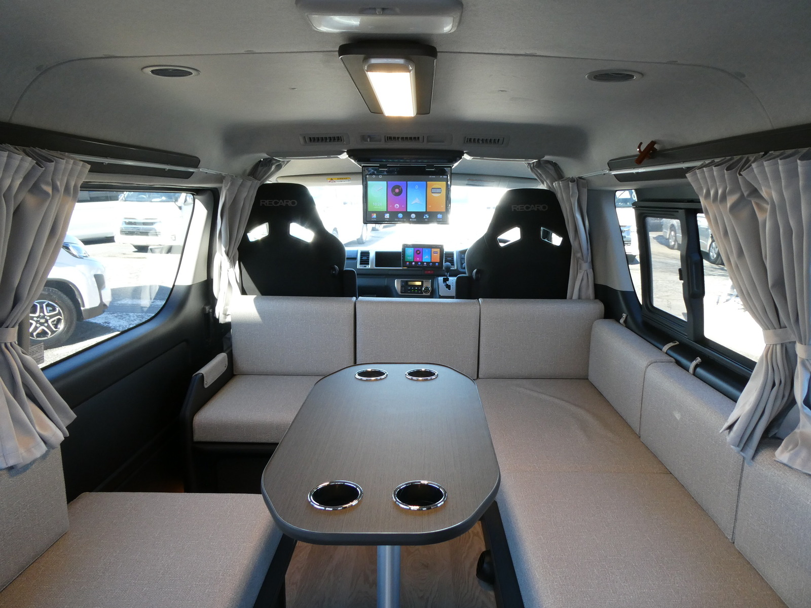 キャンピングカーバンコン