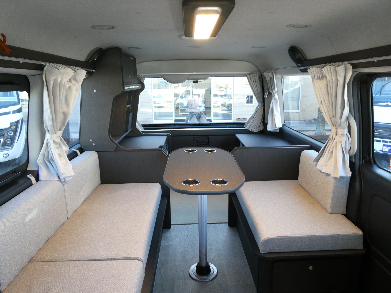 キャンピングカーバンコン