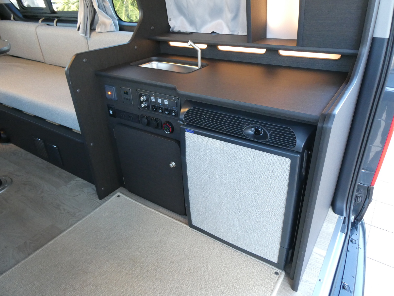 キャンピングカーバンコン