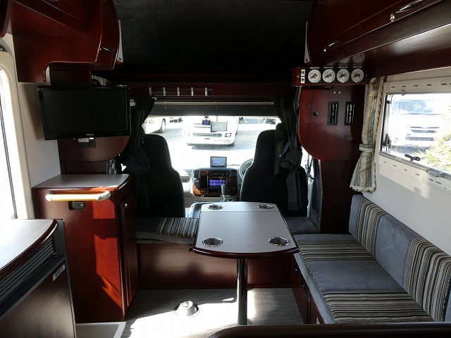 キャンピングカーキャブコン