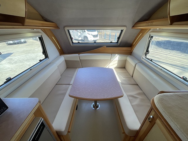 キャンピングカートレーラー