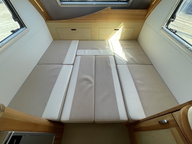 キャンピングカートレーラー