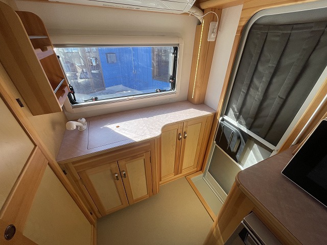 キャンピングカートレーラー