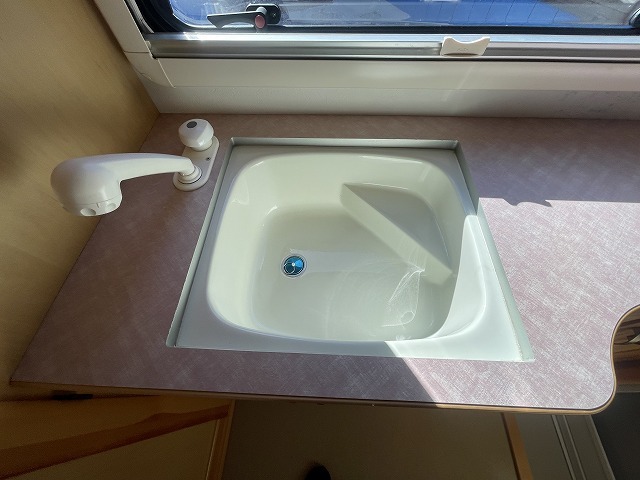 キャンピングカートレーラー