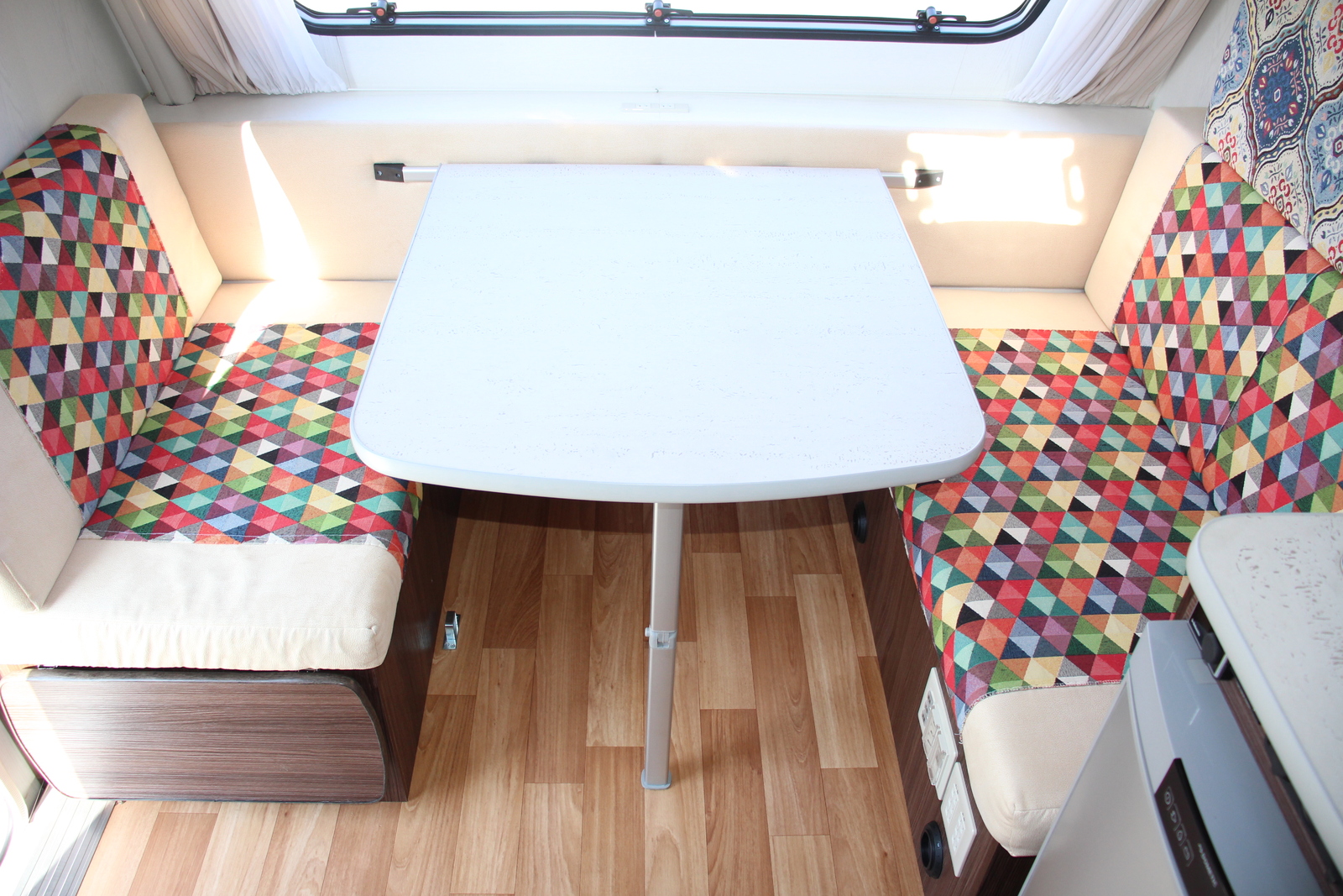 キャンピングカートレーラー