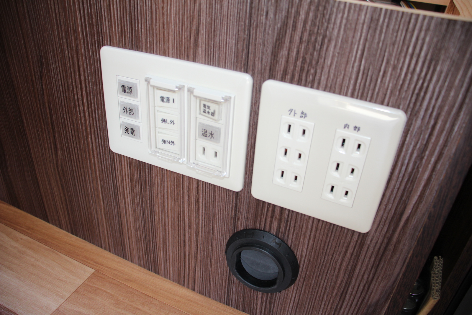 キャンピングカートレーラー