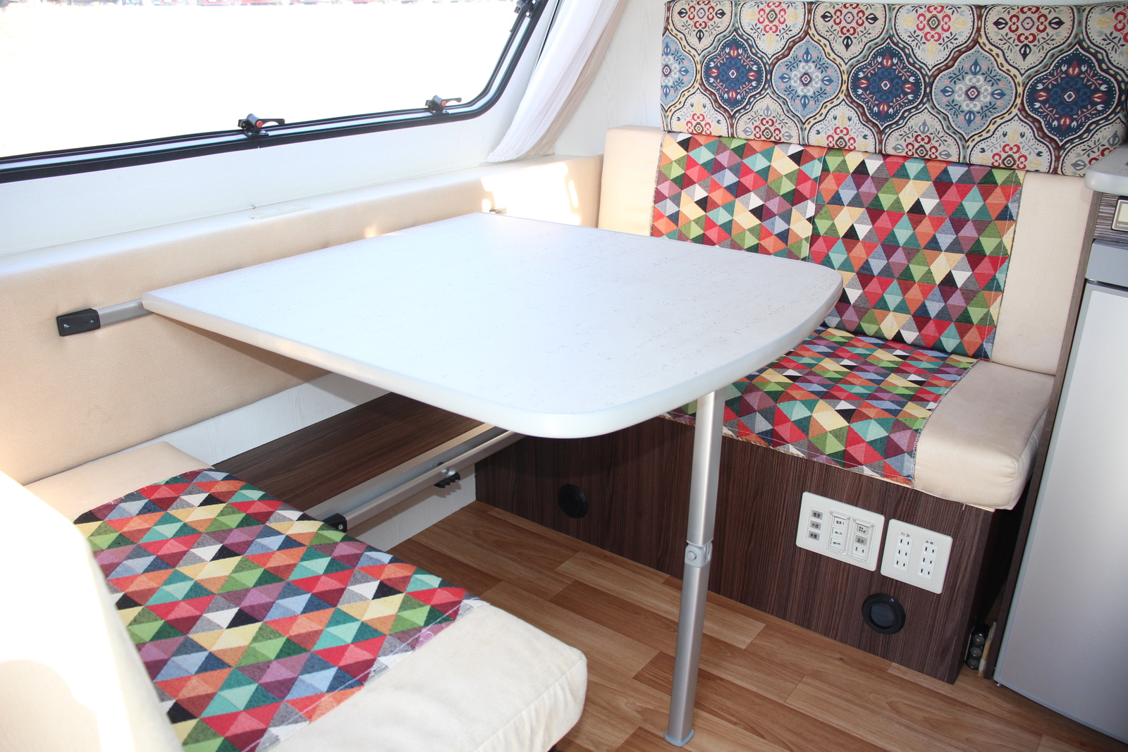 キャンピングカートレーラー