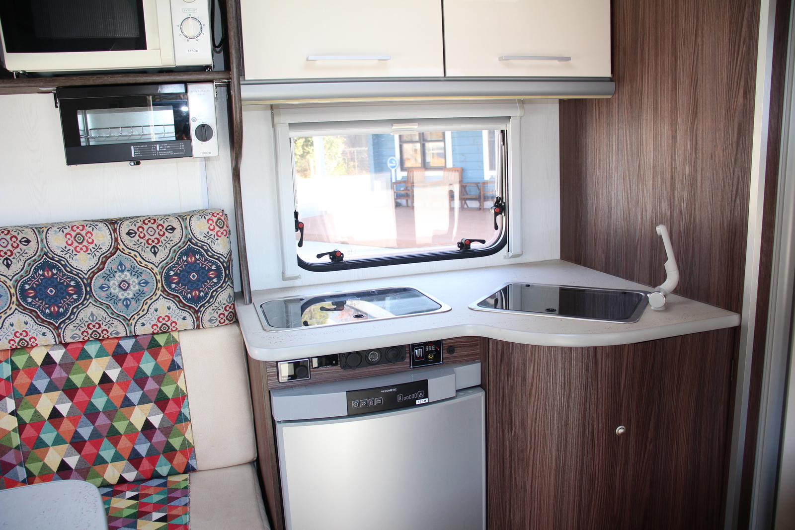 キャンピングカートレーラー