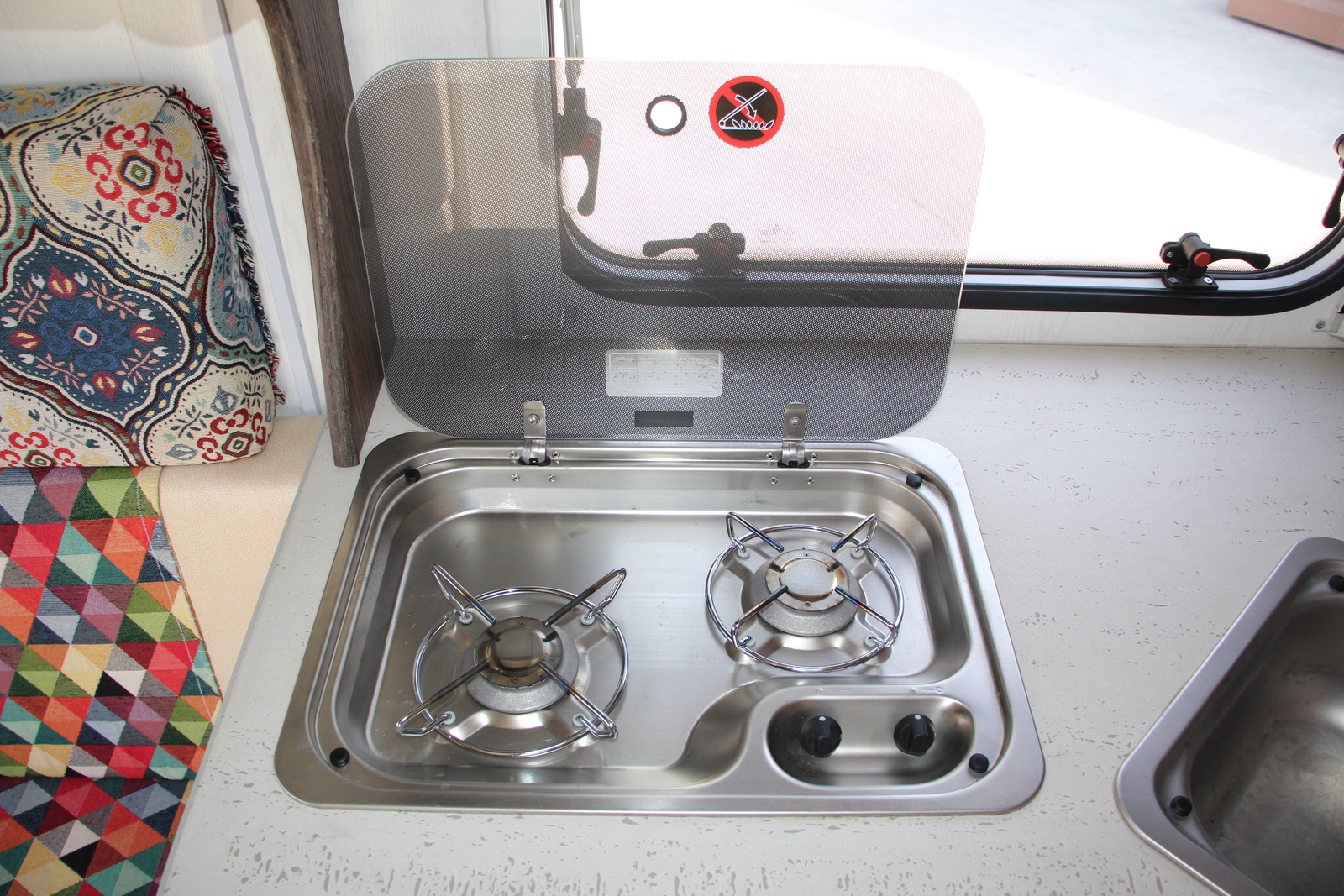 キャンピングカートレーラー