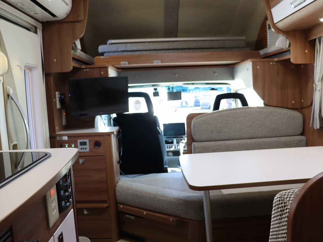 キャンピングカーキャブコン