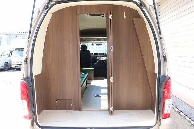 キャンピングカーバンコン