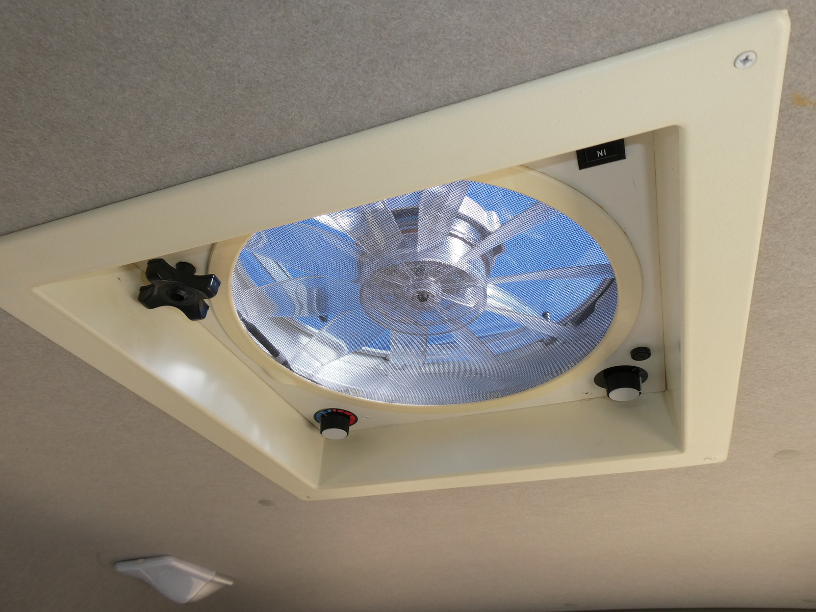 キャンピングカーバンコン