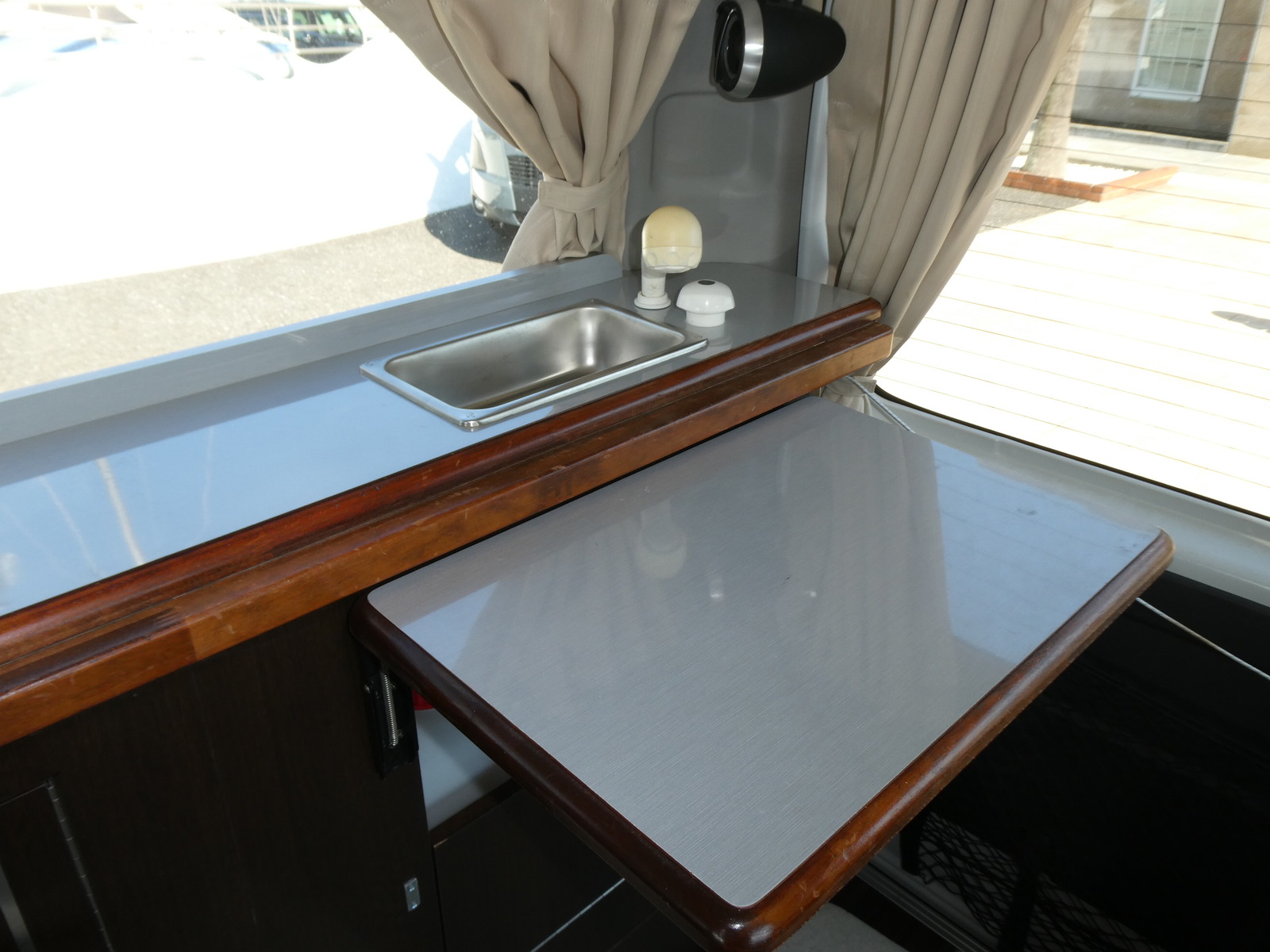 キャンピングカーバンコン