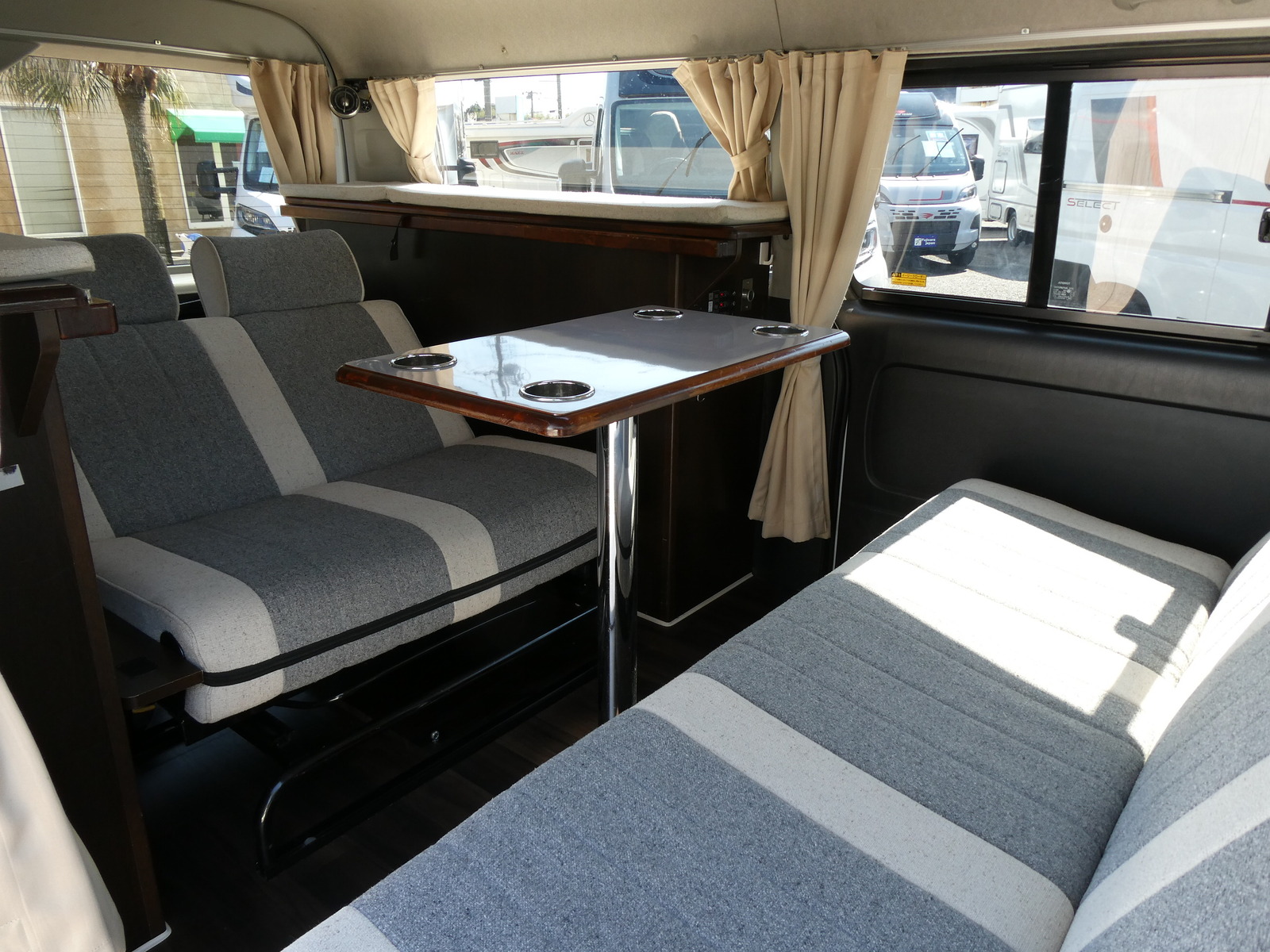 キャンピングカーバンコン